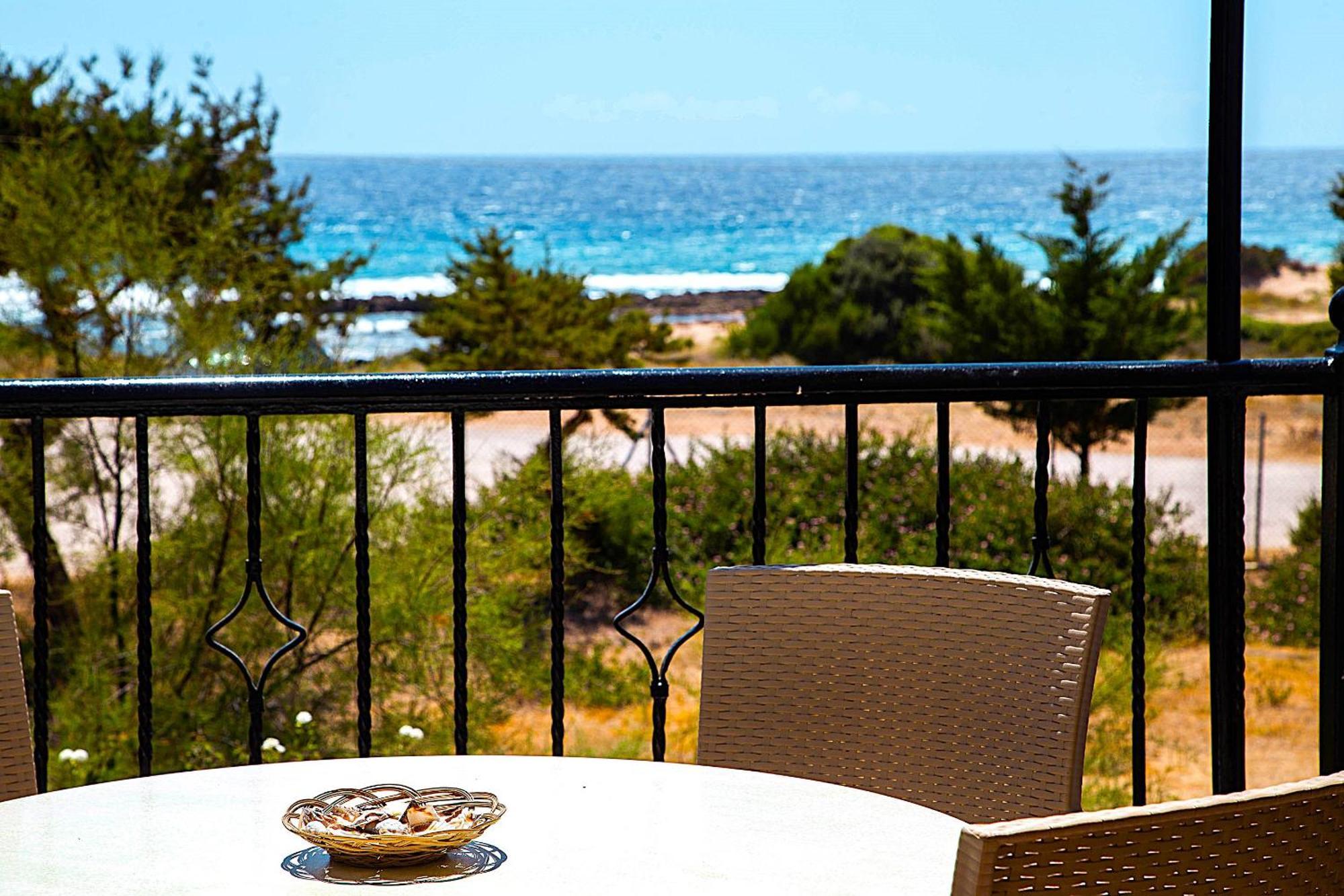 Romanos Beach Villas Exterior foto