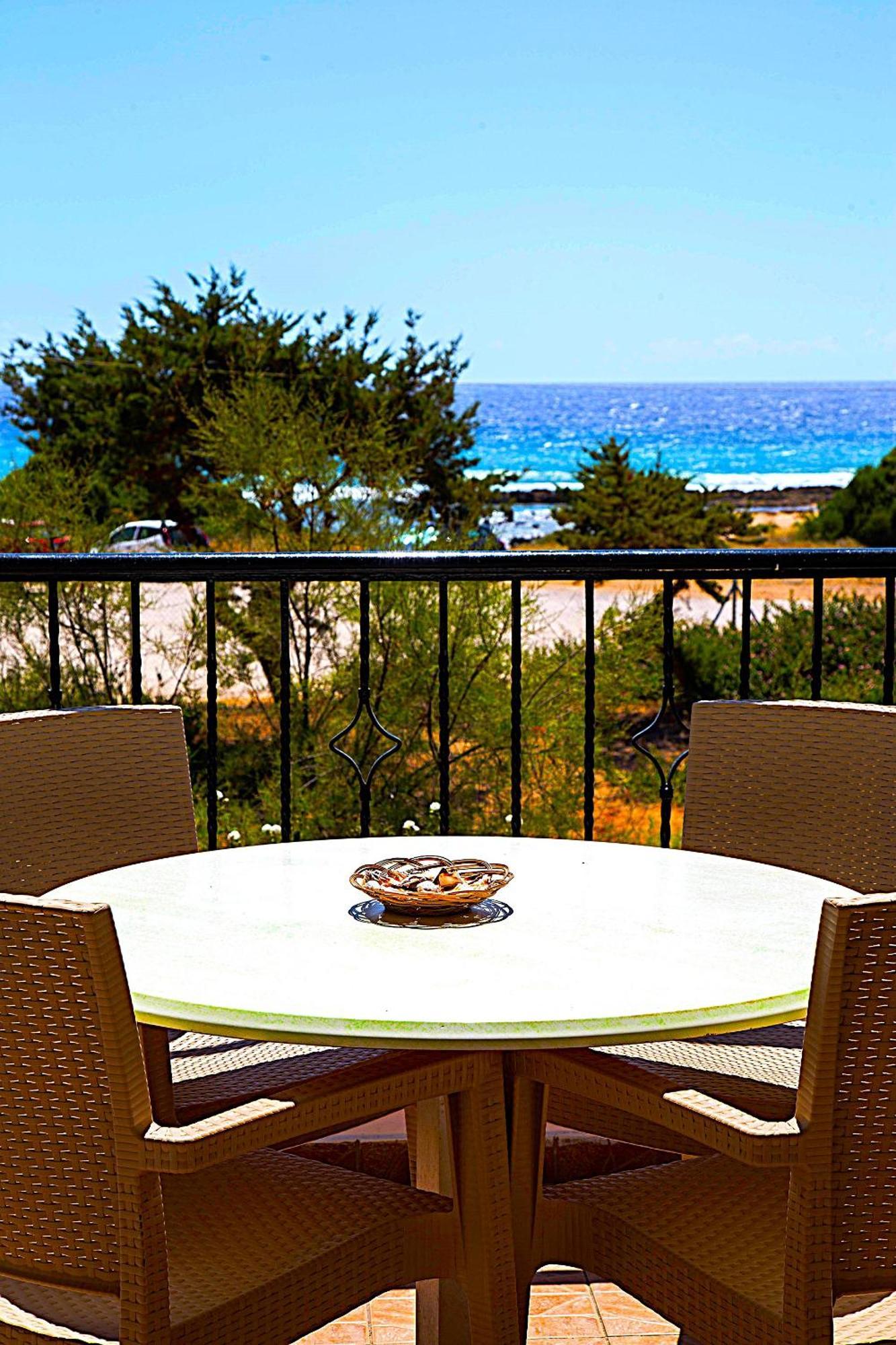 Romanos Beach Villas Exterior foto