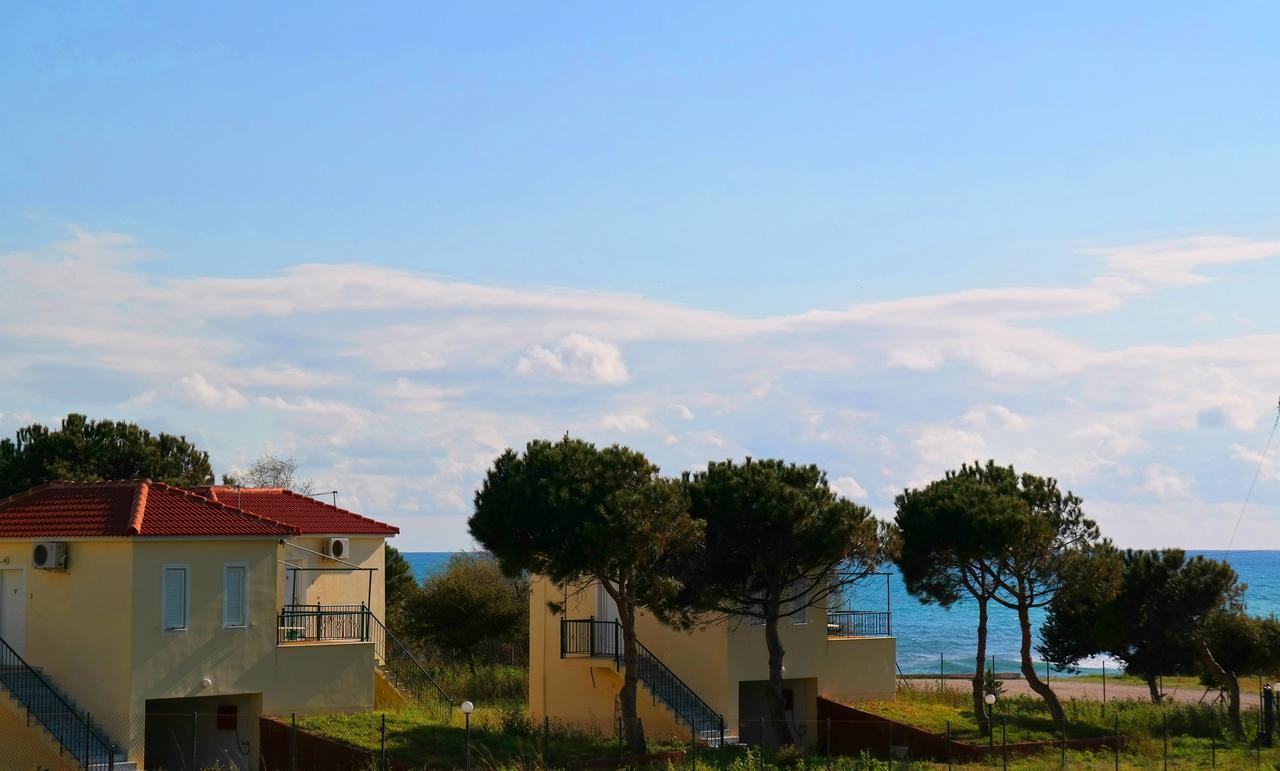 Romanos Beach Villas Exterior foto