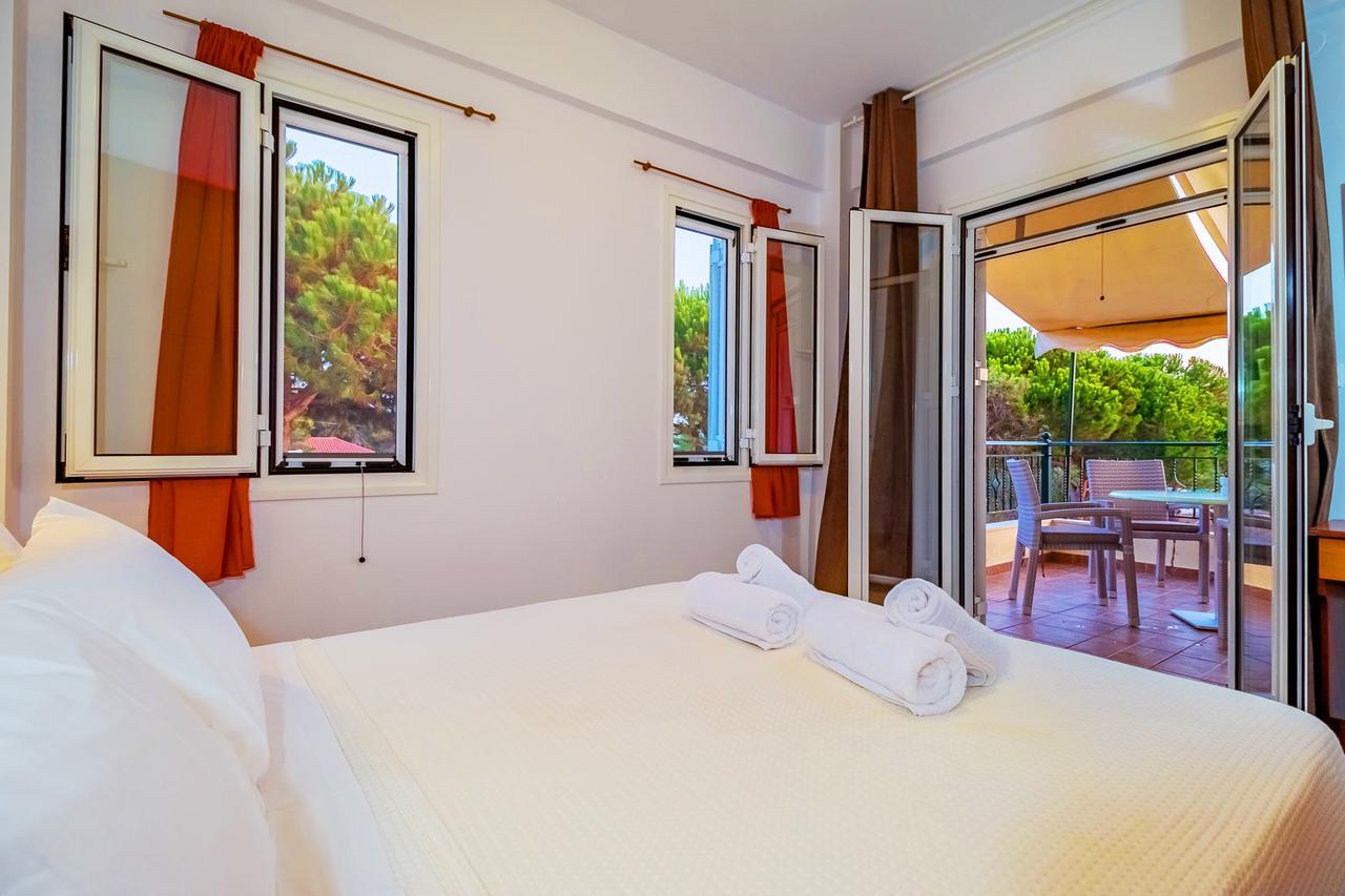 Romanos Beach Villas Exterior foto