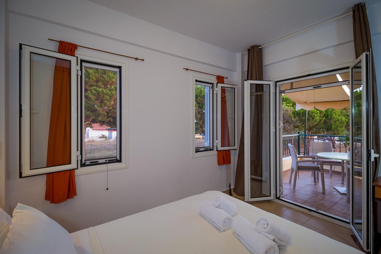Romanos Beach Villas Exterior foto